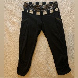 Lululemon Black floral Cropped Leggings size 4